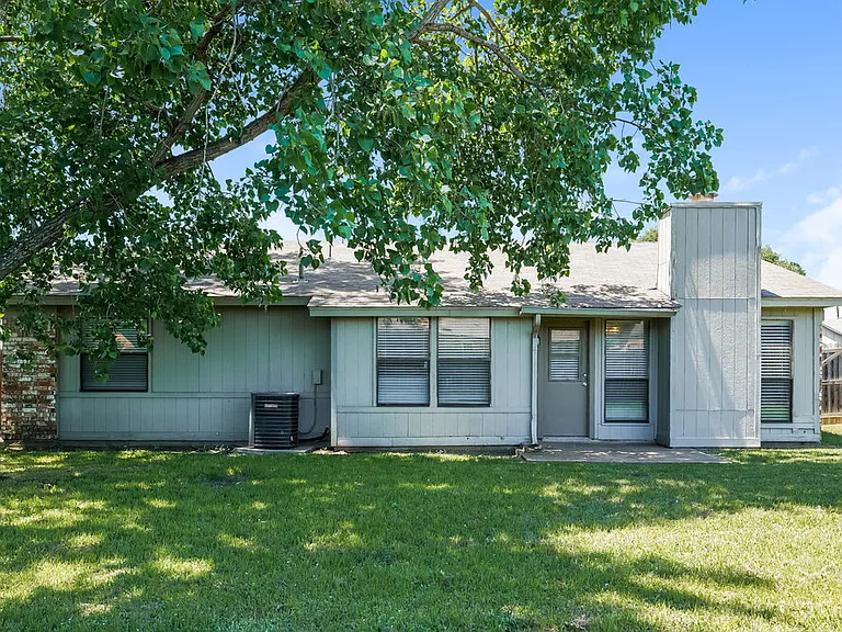 7608 Meadowlark Ln N — Photo 16