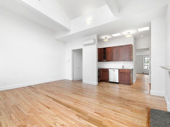 4th image of 50 Charles St Floor 3
