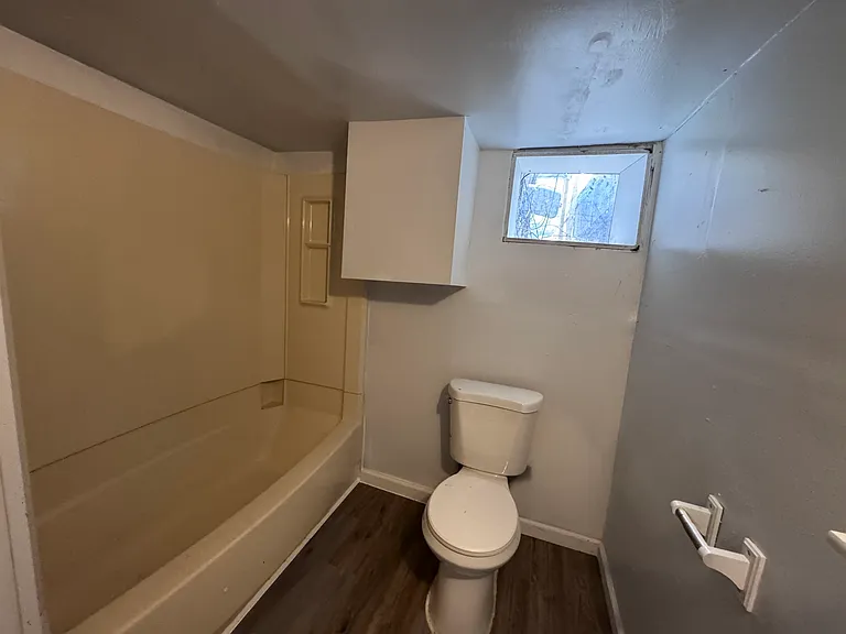 1323 Berryhill St #1 — Photo 8