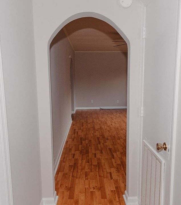 1st image of 923 Parker Ave SW