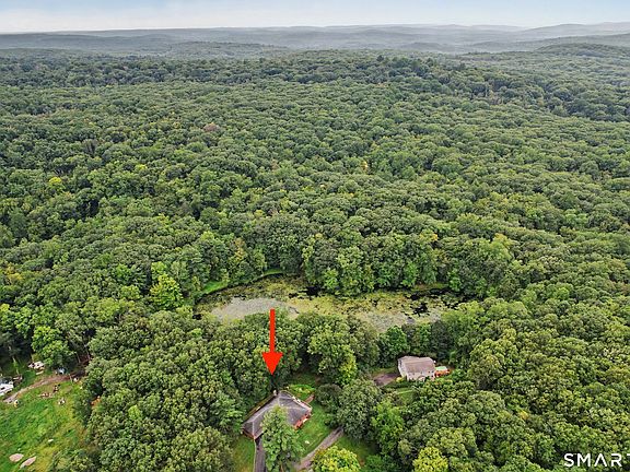 3rd image of 148-B Putnam Park Road