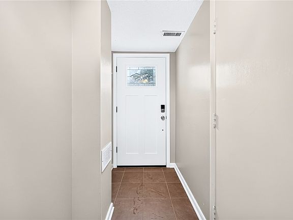 2nd image of 215 Timber Trl