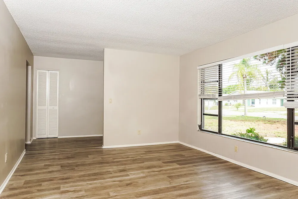 3 bed, 2.0 bath, 1740 sqft, $2,415 — Photo 4