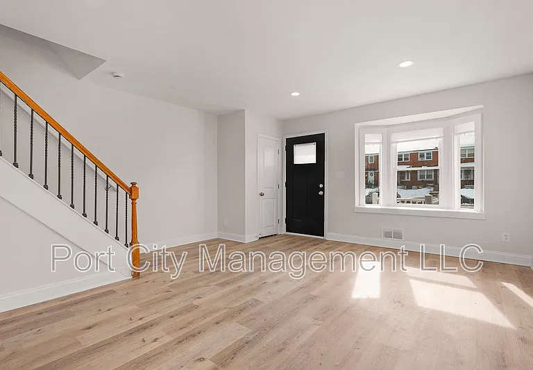 832 N Marlyn Ave — Photo 4