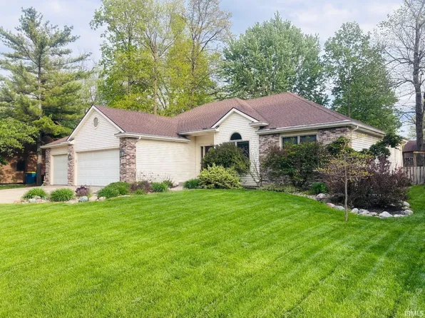 1401 Sanders Dr, Auburn, IN 46706