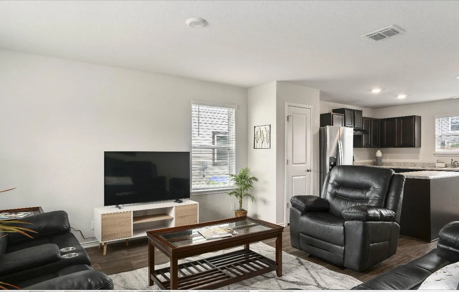 3 bed, 2.5 bath, 1508 sqft, $1,815 — Photo 4