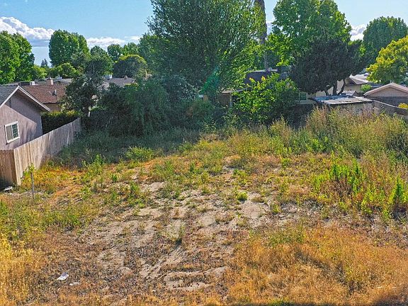 2nd image of 3905 Peacock Ln