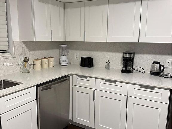 4th image of 2036 NE 21st Ave APT 2