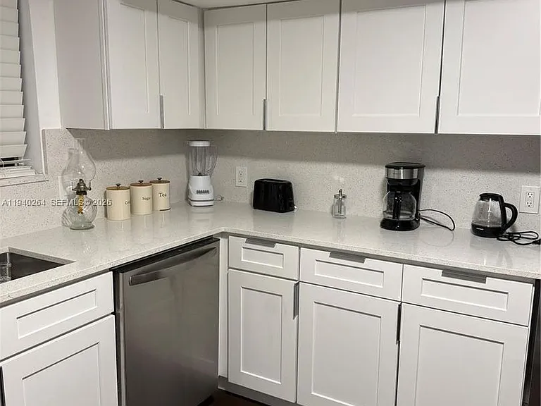 2036 NE 21st Ave #2 — Photo 4