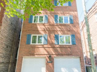 916 W Wolfram St APT 2B, Chicago, IL 60657