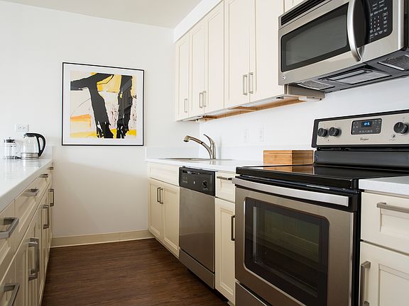 5th image of 550 Battery St APT 1614