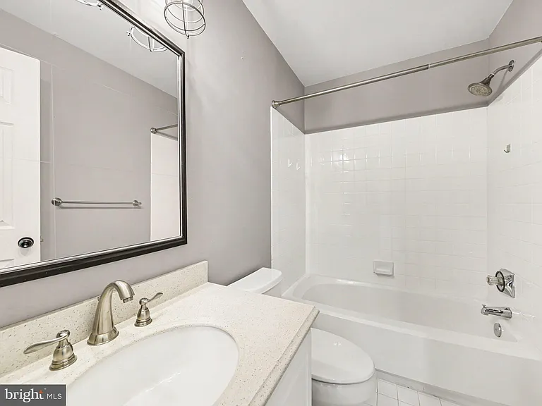 11527 Bertram St — Photo 24