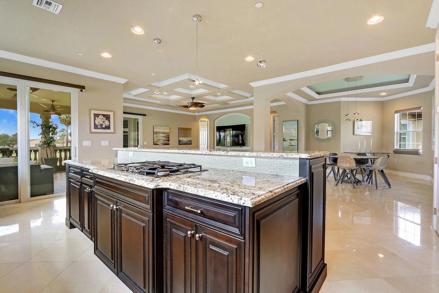 3 bed, 3.0 bath, 2650 sqft, $8,500 — Photo 3