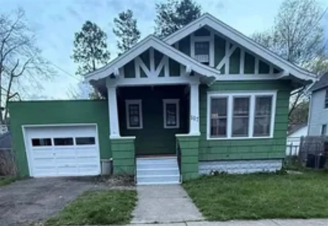 4 bed, 1072 sqft, $1,900 — Photo 3