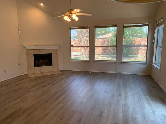 4th image of 1015 Bellcrest Dr