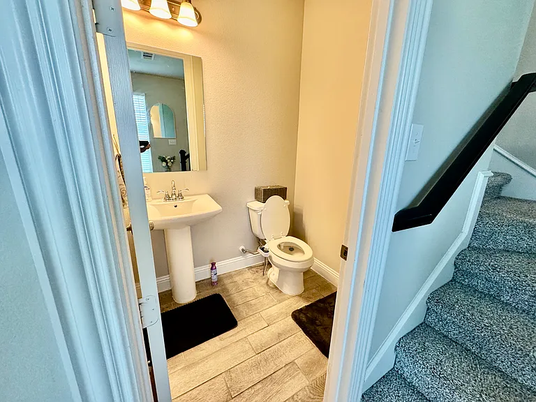 1045 Keswick Dr — Photo 6