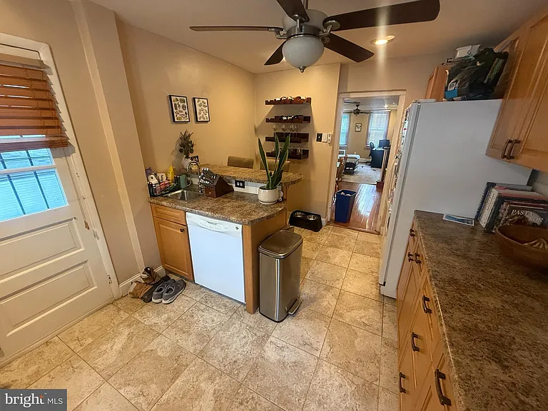 1521 Montrose St — Photo 7