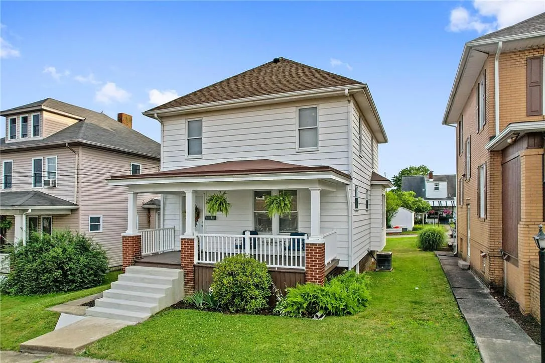 11 Johnson Ave photo 1