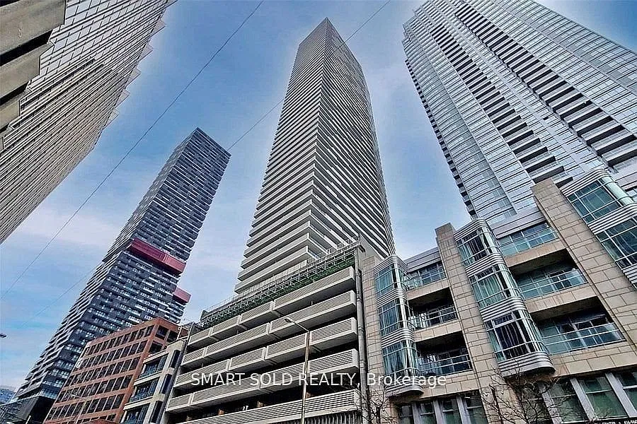 2221 Yonge St #3103