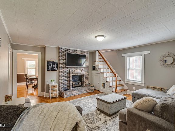 3rd image of 1521 Lynn Garden Dr