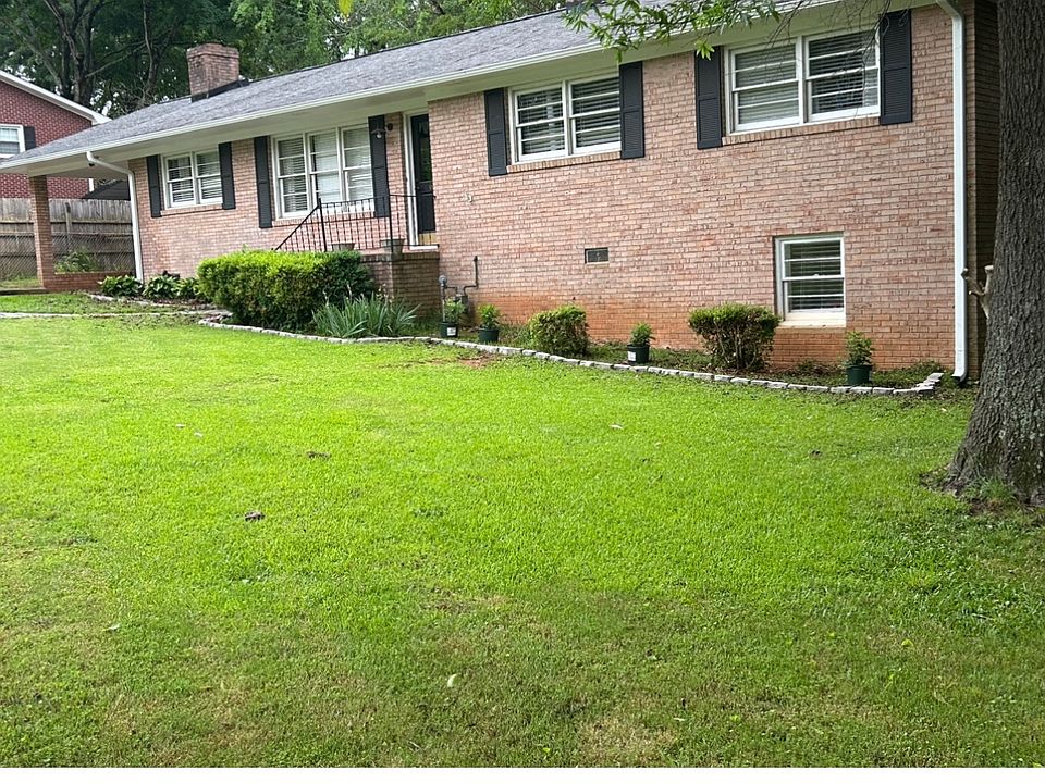 1st image of 635 Greenbriar Ave