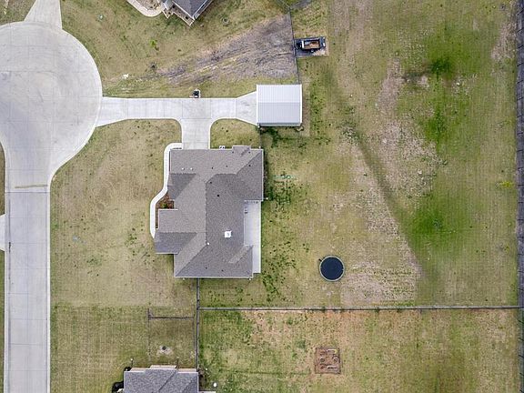 5th image of 4796 Christie Ave