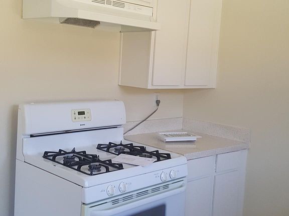 LOTS OF KITCHEN CABINETS