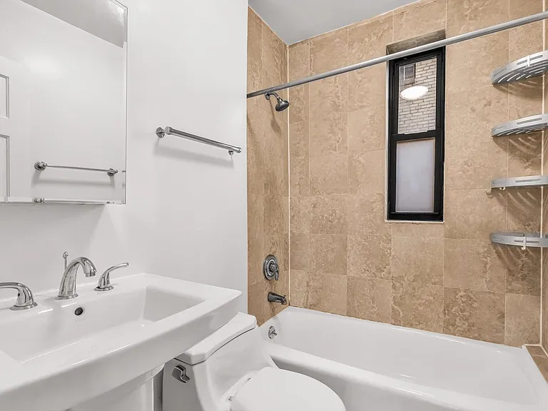 433 W 21st St #6A — Photo 8