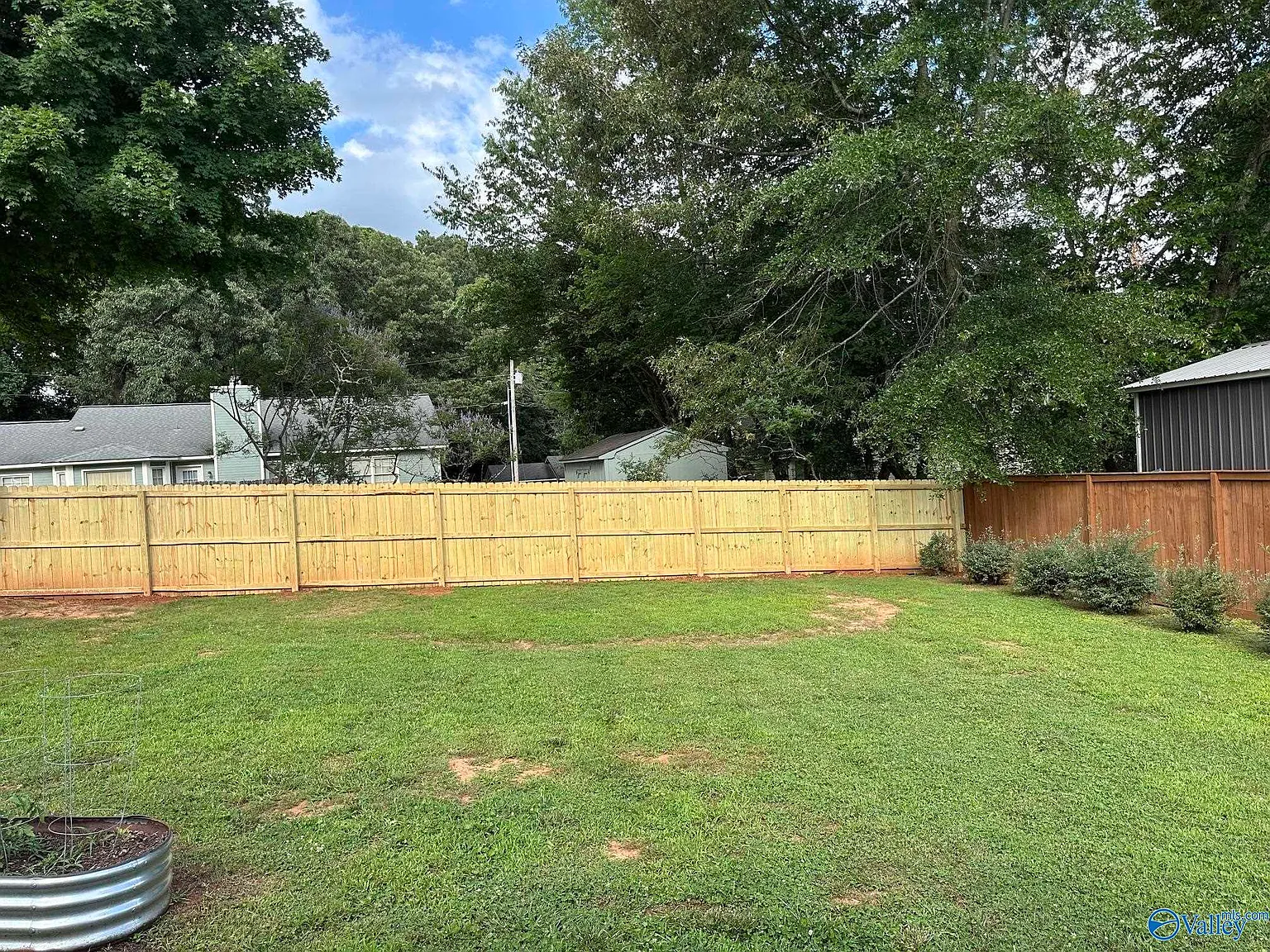 3 bed, 2.0 bath, 1640 sqft, $2,400 — Photo 2