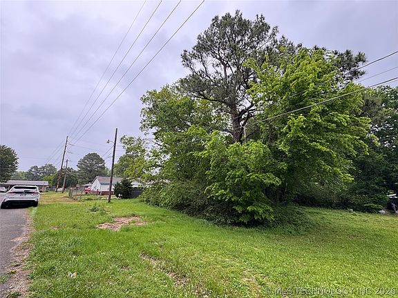 4th image of 401 S Hall Ave