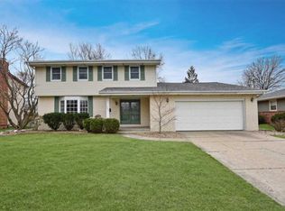 900 W Teton Dr, Peoria, IL 61614