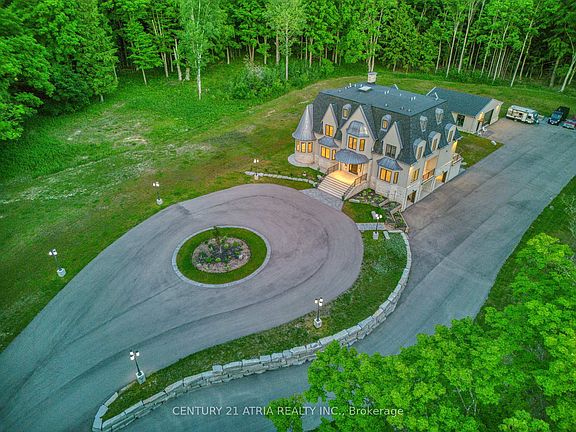 4th image of 3225 Davis Dr
