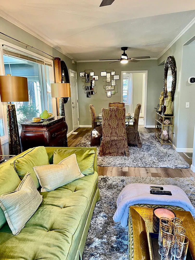 Stunning Elmhurst Home — Photo 3