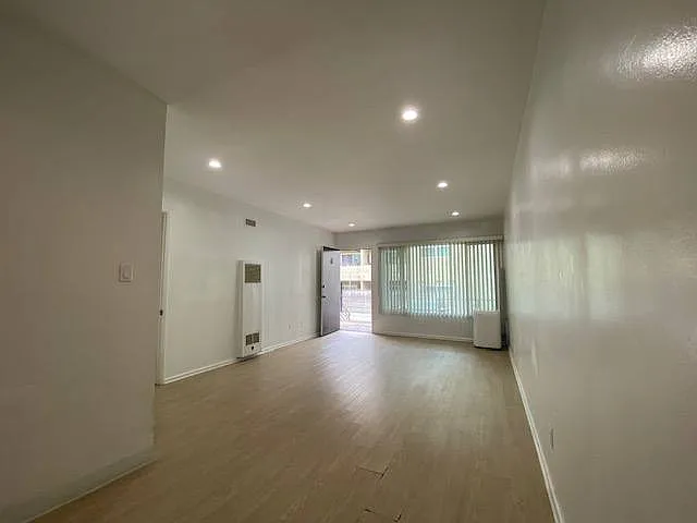1837 N Gramercy Place — Photo 8