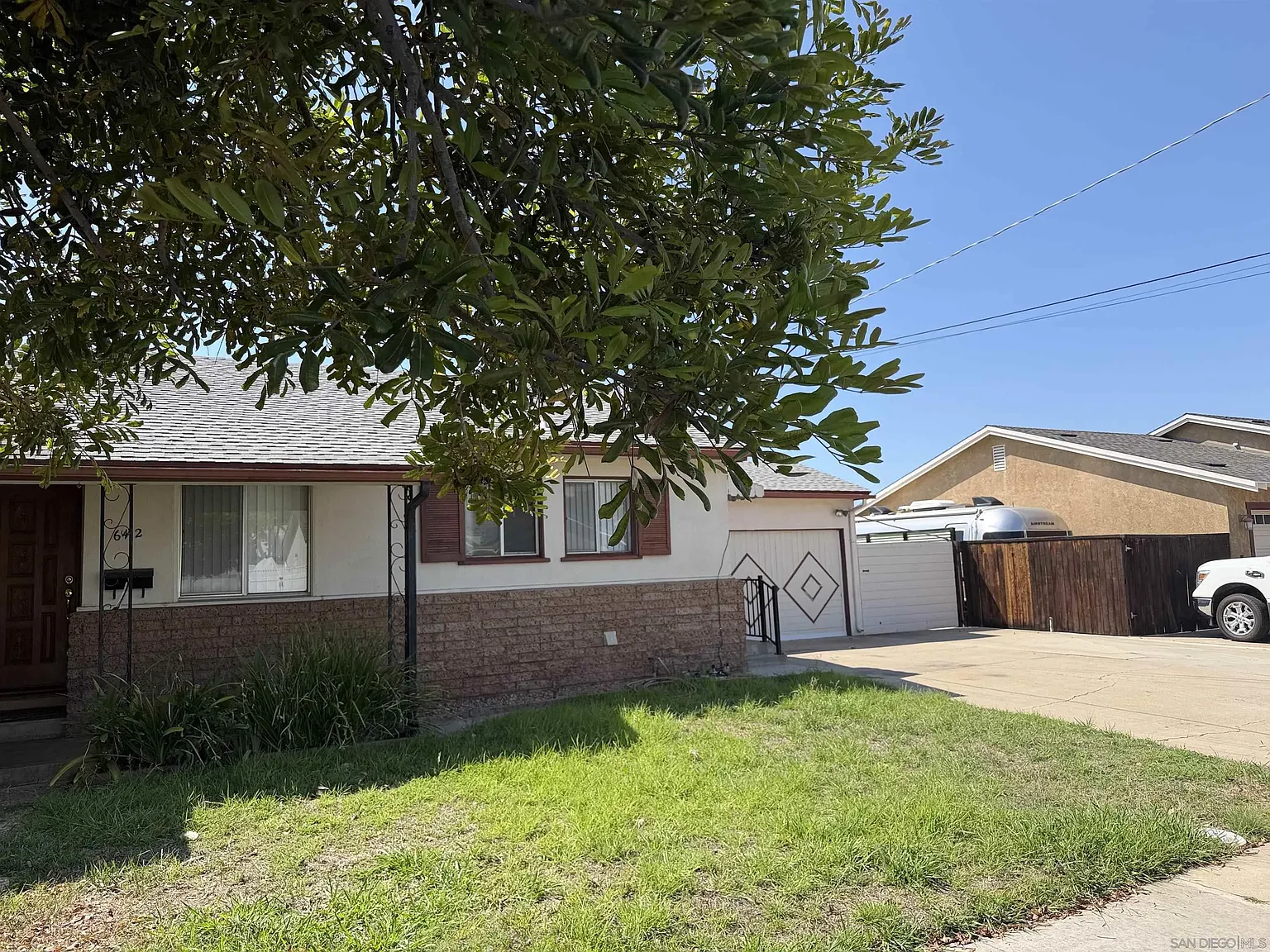 3 bed, 2.0 bath, 1512 sqft, $3,695 — Photo 2