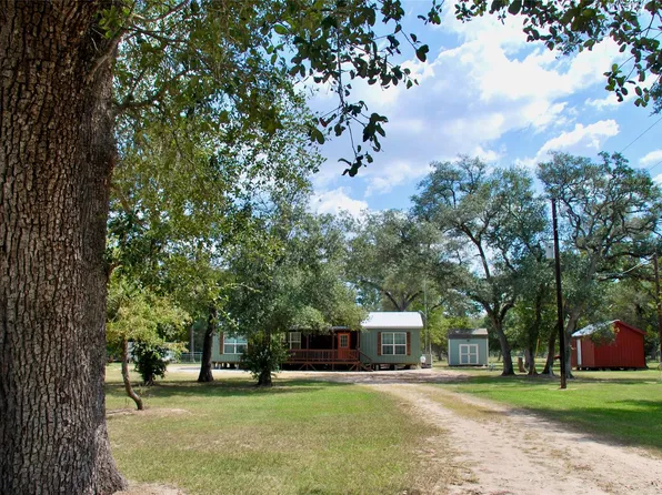 3033 County Road 18, Hallettsville, TX 77964