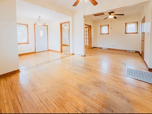 3rd image of 6434 S Komensky Ave