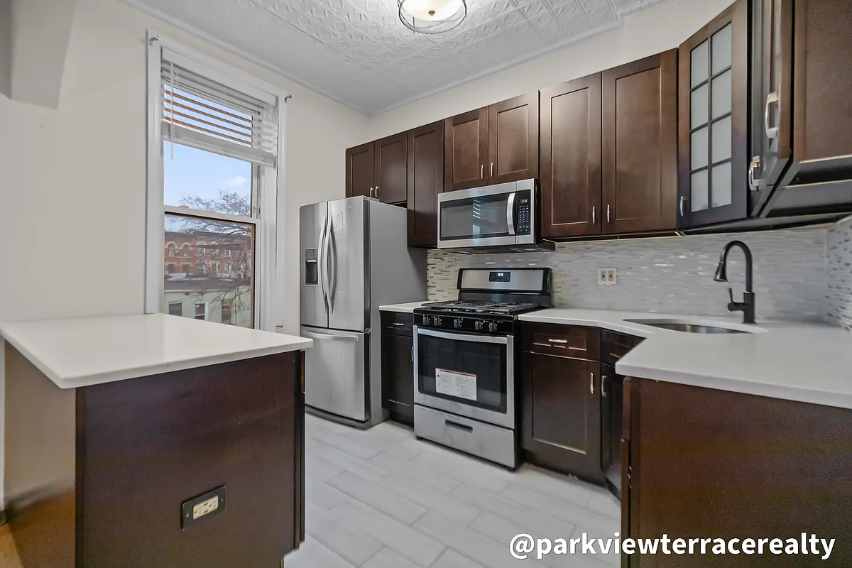 Building Photo - 453 43rd St #3