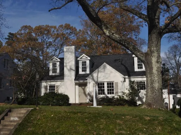 2208 Pinecrest Rd, Greensboro, NC 27403