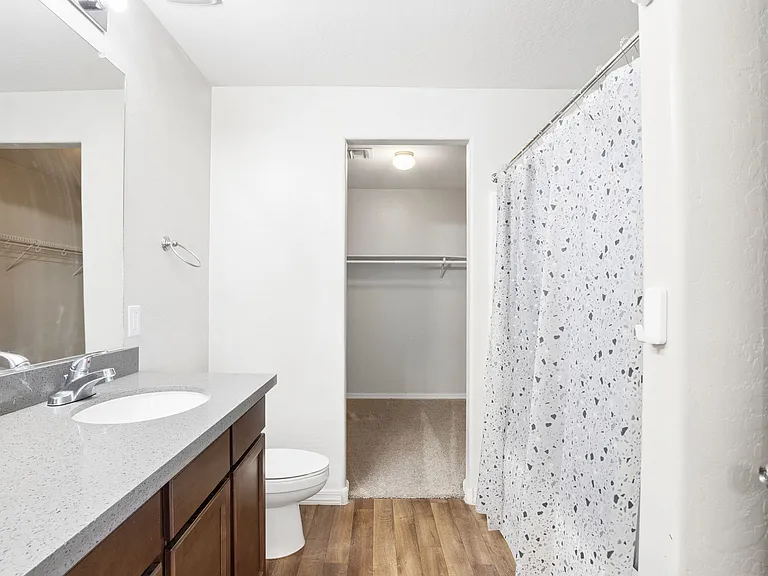 1748 N Logan Ln — Photo 18
