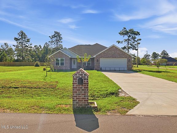 4th image of 21700 E Edgewood Dr