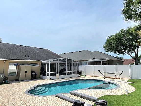 4th image of 310 Woodleaf Dr