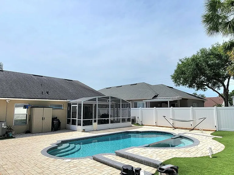 310 Woodleaf Dr — Photo 4