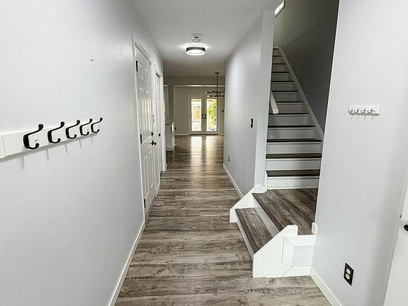 4th image of 34 Mountain Laurel Cres