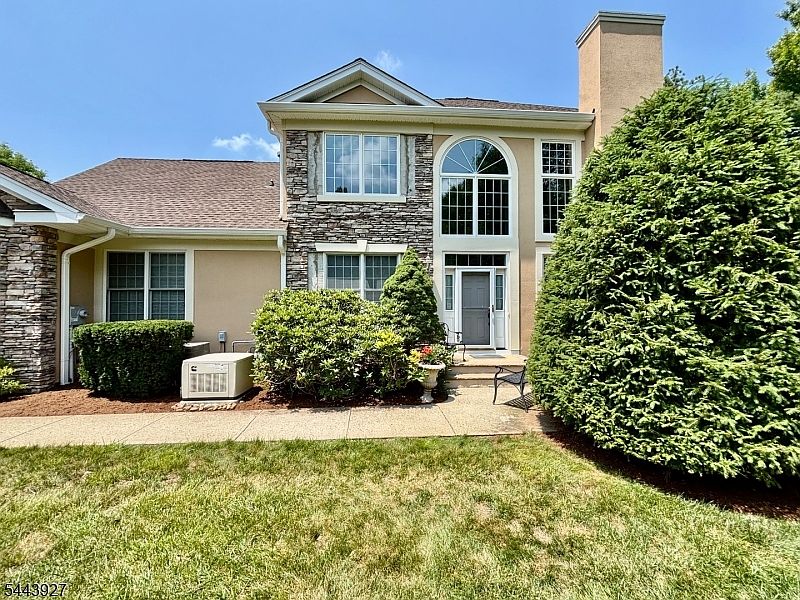 1st image of 7 Dickerson Ct
