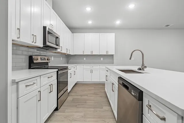 Building Photo - 418 Barrera St #2