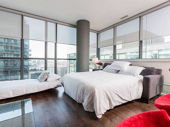 4th image of 8 Charlotte St #1502