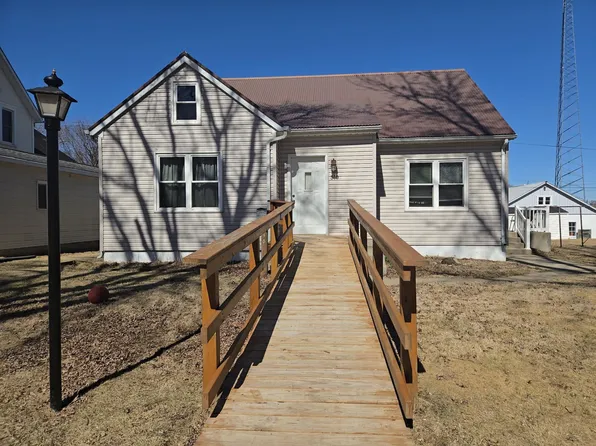 510 1st Ave E, Dyersville, IA 52040
