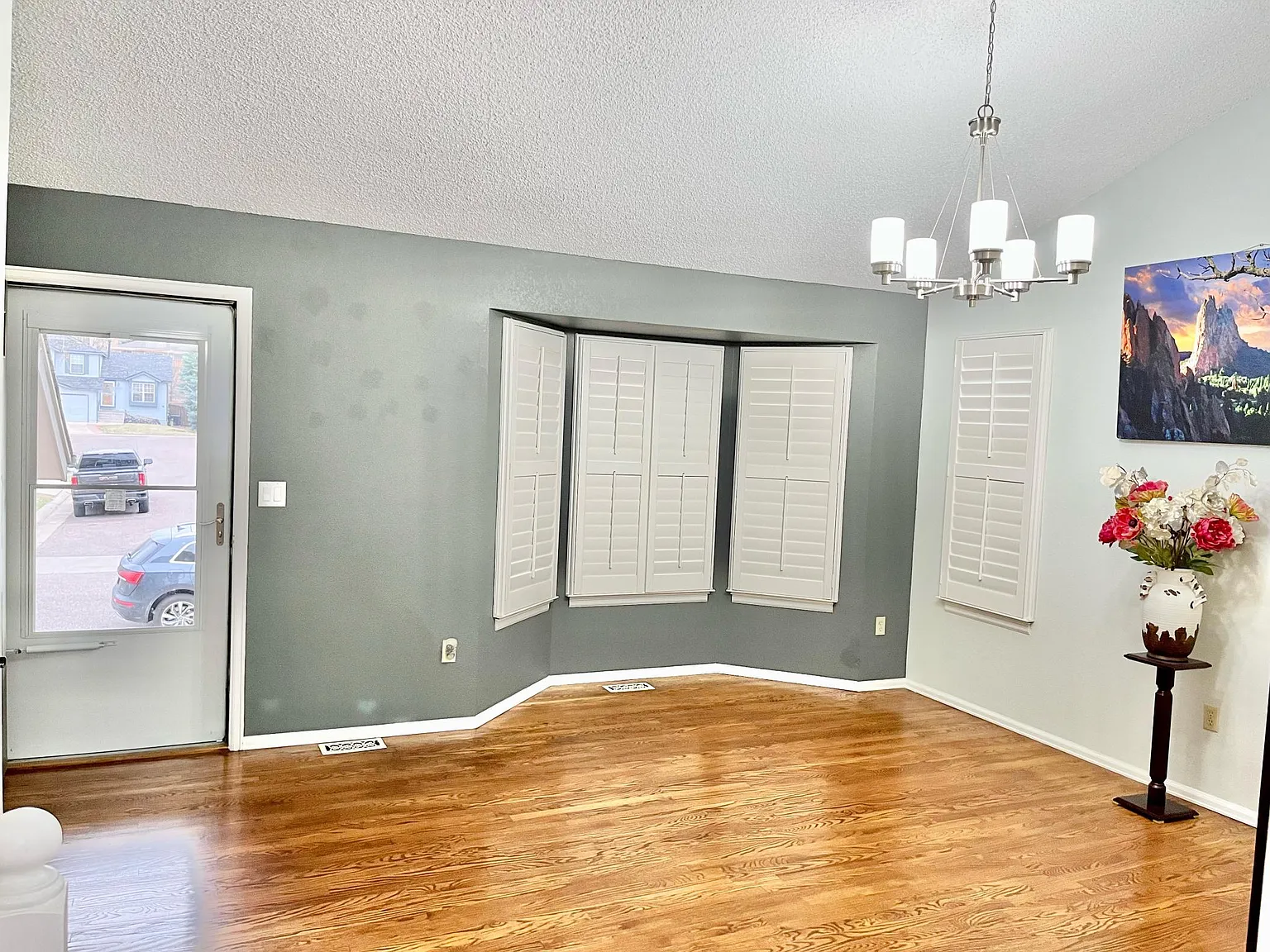 4 bed, 1992 sqft, $3,200 — Photo 4