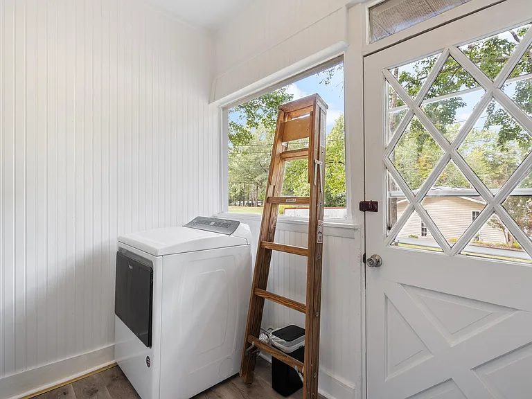 dryer, washer on opposite wall.